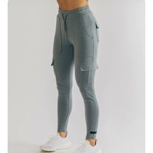 Alphalete Women’s Identity Cargo Joggers